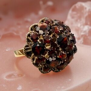 Vintage 14K Gold Garnet Cluster Bohemian Princess Ring (Size 7.5) 6.3g